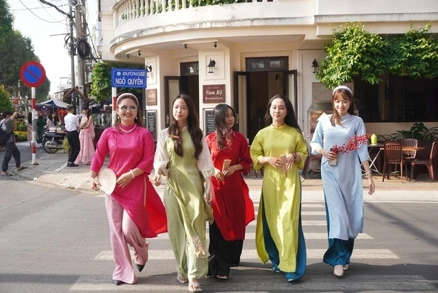 Modern interpretation of Vietnamese traditional dress